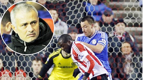 Chelsea: Mourinho "bất lực" nhìn hàng thủ sa sút