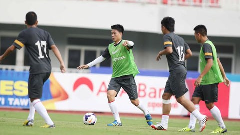 U23 Việt Nam thi đấu trên mặt sân "xịn"