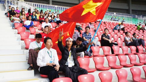 BongdaplusTV: CĐV Myanmar và Việt Nam cùng cổ vũ cuồng nhiệt cho U23 Việt Nam