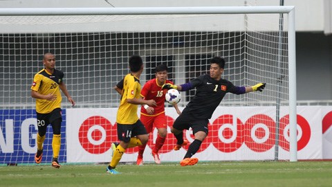 Cả đội U23 Việt Nam tôn vinh Bửu Ngọc