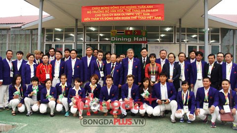 Bộ trưởng Hoàng Tuấn Anh thăm đoàn thể thao Việt Nam