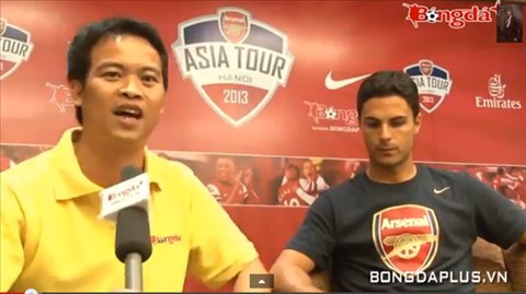 Sao Arsenal trả lời phỏng vấn ĐỘC QUYỀN Báo Bóng Đá: "Ấn tượng Việt Nam"