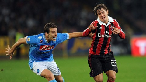Số phận trái ngược của Milan và Napoli: Đại diện không xứng đáng lại đi tiếp?