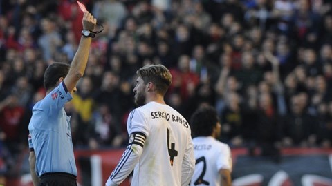 Sergio Ramos lập kỷ lục với chiếc thẻ đỏ thứ 18