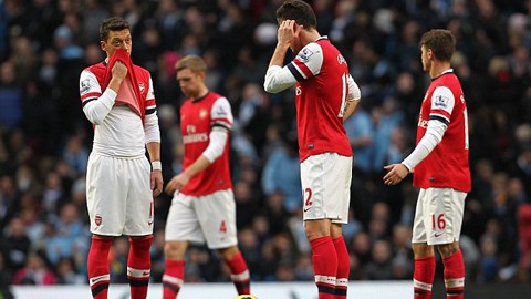 Arsenal bị thổi việt vị oan 4 tình huống trong trận thua M.C