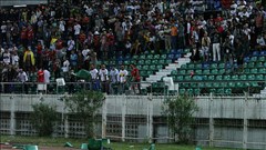 Đội nhà bị loại, khán giả Myanmar quậy tưng bừng