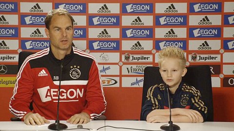 Ajax cho cầu thủ 8 tuổi lên đội 1 và trao áo số 9