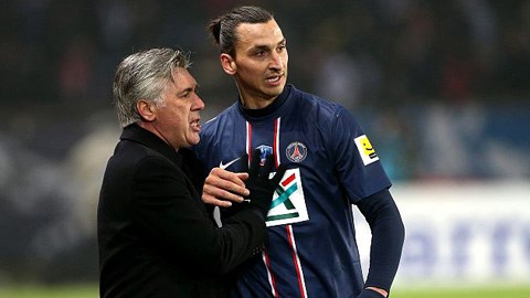 Ancelotti bối rối khi bị Ibrahimovic... vò đầu