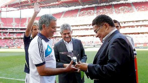 Eusebio thường tặng quà cho Mourinho