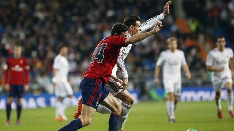 Kiểu giật gót "độc" của Bale