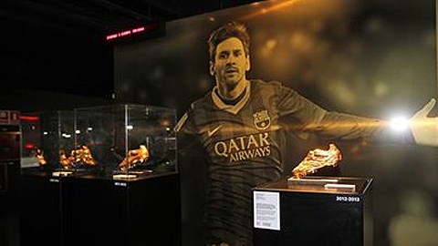 Giày vàng của Messi được đưa vào Viện bảo tàng Barca