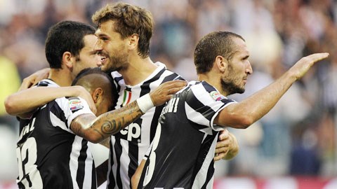 Cagliari 1-4 Juventus: Juve đi vào lịch sử