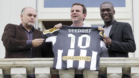 Ngày mai, Milan ký với Seedorf