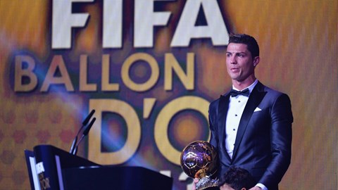 FIFA ép phải bầu Quả bóng Vàng cho Ronaldo?