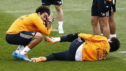 Pepe và Marcelo chơi trò giả chấn thương