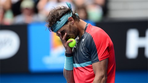 Australian Open: Nadal gạt mồ hôi đi tiếp