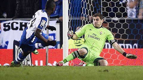Iker Casillas: “Thánh” tiếp tục hiển linh