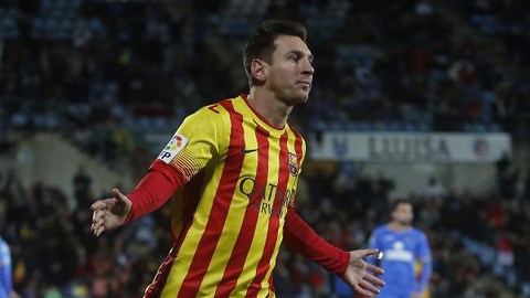 Messi: 400 trận & 32 cột mốc cùng Barca
