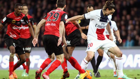 Ibrahimovic câm nín, PSG chia điểm với Guingamp
