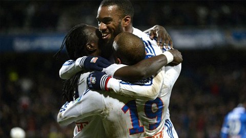 Thắng nhọc Troyes, Lyon hẹn PSG ở Chung kết Cúp Liên đoàn