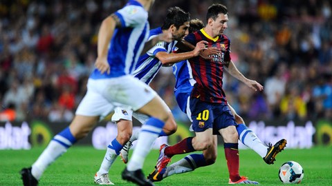 Cầu thủ Sociedad dùng mọi "thủ đoạn" để ngăn chặn Messi