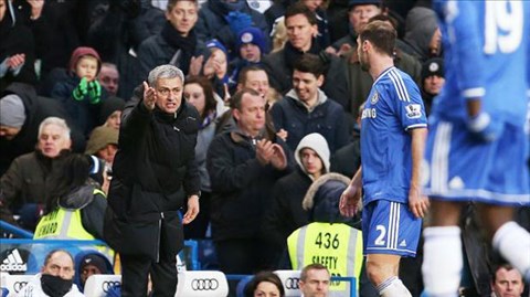 Mourinho bất ngờ với ngôi đầu bảng của Chelsea