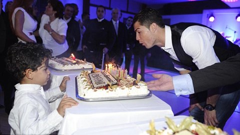 Ảo thuật gia lừng danh xuất hiện tại sinh nhật của Ronaldo