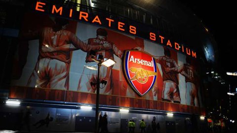 Arsenal: Thành công trên sân cỏ, thất bại ở hậu trường