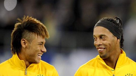 Neymar tái hiện siêu phẩm của Ronaldinho
