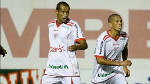 Rivaldo (41 tuổi) thi đấu bên cạnh con trai (18 tuổi)