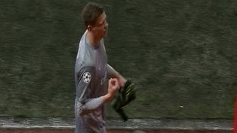 Szczesny đối mặt án treo giò 2 trận vì hành động phản cảm