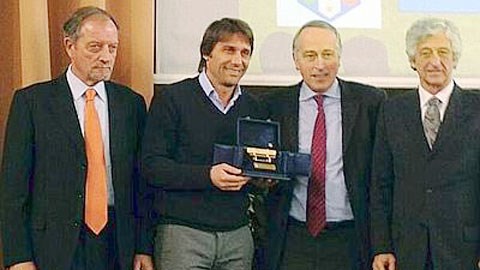 Serie A: Conte đoạt giải “Băng ghế vàng”