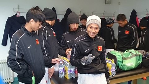 Chùm ảnh: ĐT U19 Việt Nam tại trung tâm huấn luyện Arsenal