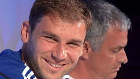 Chelsea chiến đấu để giữ chân Ivanovic
