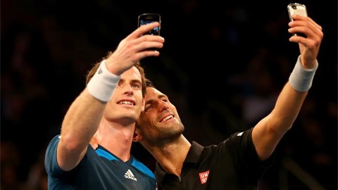 Chết cười với màn "tự sướng" của Djokovic và Murray