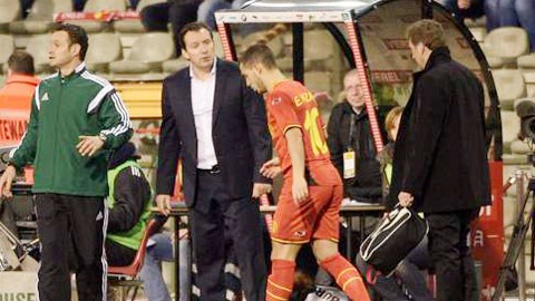 Chelsea lo lắng vì Hazard