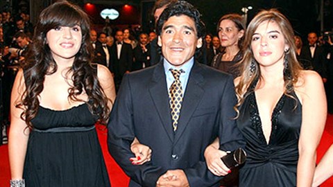 Maradona “tốt lỏi” với con gái