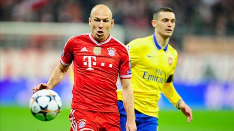Wenger lại chỉ trích Robben là chuyên gia ăn vạ