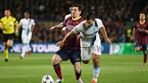 Messi thắng bạn thân Aguero trong pha đấu tay đôi
