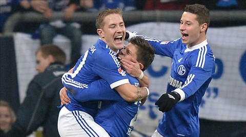 02h30 ngày 15/3, Augsburg vs Schalke: Schalke phải thắng!