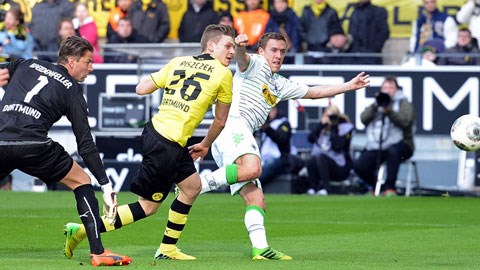 Dortmund 1-2 M'gladbach: Đã thua còn mất "tướng"