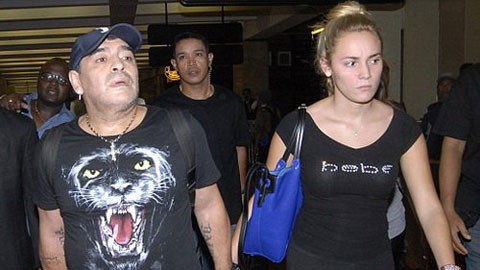 Bồ Diego Maradona bị tẩy chay