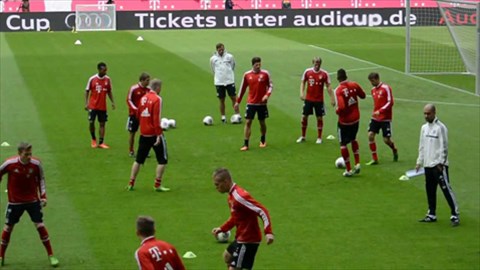 Màn "đá ma" kiểu tiqui-taca của Bayern Munich
