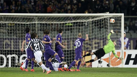 Pirlo lại lập siêu phẩm sút phạt giúp Juve loại Fiorentina