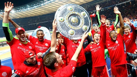 Chùm ảnh Bayern Munich tưng bừng ăn mừng "Đĩa bạc"