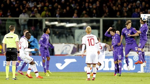 Balotelli giúp Milan cắt mạch không thắng, Juve băng băng về đích