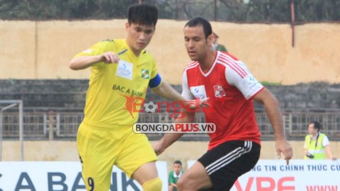 SLNA 0-1 Đồng Nai: Công Vinh đá hỏng penalty, SLNA thua sốc