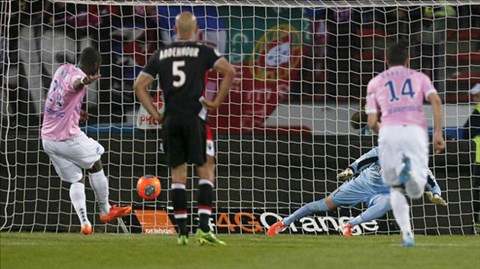 Thua Evian 0-1, Monaco "vứt" cơ hội đua vô địch với PSG