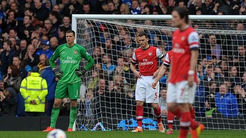Everton 3-0 Arsenal: Pháo thủ mất ngủ vì Champions League