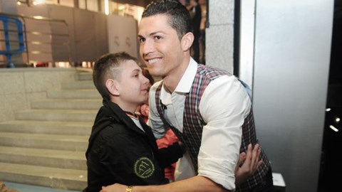 Nhờ Ronaldo, một cậu bé bất tỉnh 3 tháng bỗng dưng tỉnh lại